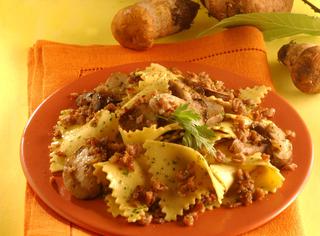 Ricetta: maltagliati con funghi e salsiccia