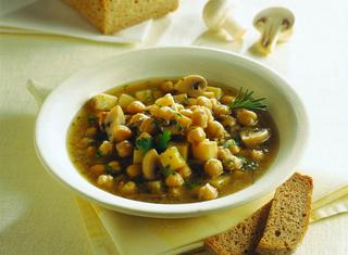 Zuppa di ceci, funghi e patate