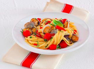 Spaghetti alle vongole con pomodorini