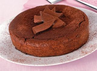 Torta al cioccolato fatta con le uova di Pasqua