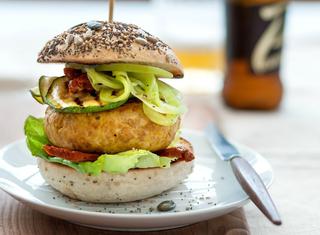 Hamburger di pollo allo zafferano e curcuma