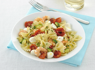 Pasta con zucchine, pomodorini e gamberi