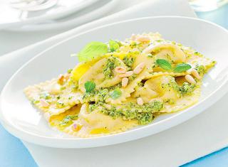Ravioli di magro con pesto di zucchine