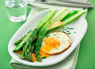 Asparagi alla milanese