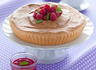 Chiffon cake con salsa ai lamponi