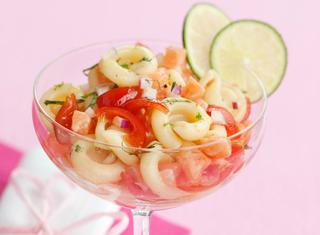 Insalata di pasta al salmone fresco