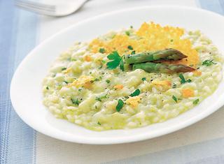 Risotto agli asparagi con cialde croccanti