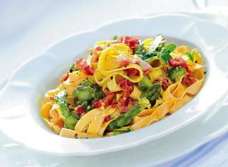 Pasta con asparagi e pancetta