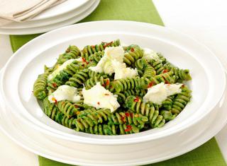 Pasta con pesto di cavolo nero