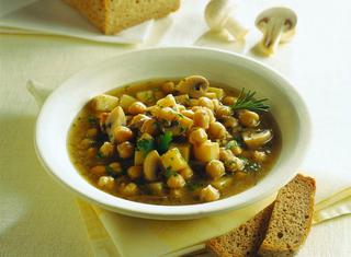 Zuppa di ceci, funghi e patate