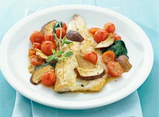 Filetto di branzino in padella con funghi porcini