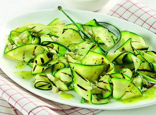 Zucchine grigliate in insalata