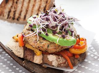 Hamburger di ceci con peperoni