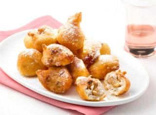 Castagnole di ricotta e noci