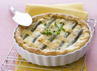 Torta salata di asparagi, ricotta e maggiorana
