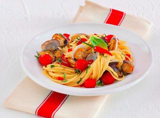 Spaghetti alle vongole con pomodorini