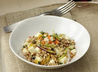 Insalata tiepida di farro perlato e verdure