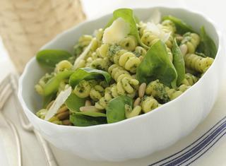 Pasta fredda con pesto aromatico