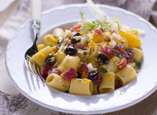 Pasta con tonno fresco