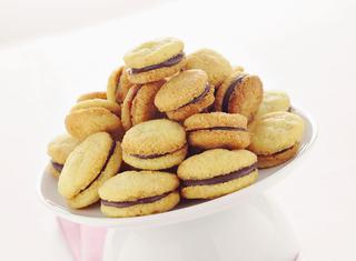 Baci di dama al cioccolato