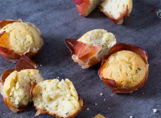 Ricetta: muffin salati con ricotta e speck