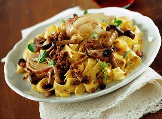 Come preparare le tagliatelle al vino rosso
