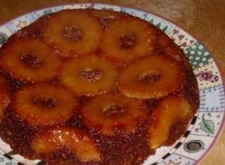Come preparare la torta con ananas e amaretti