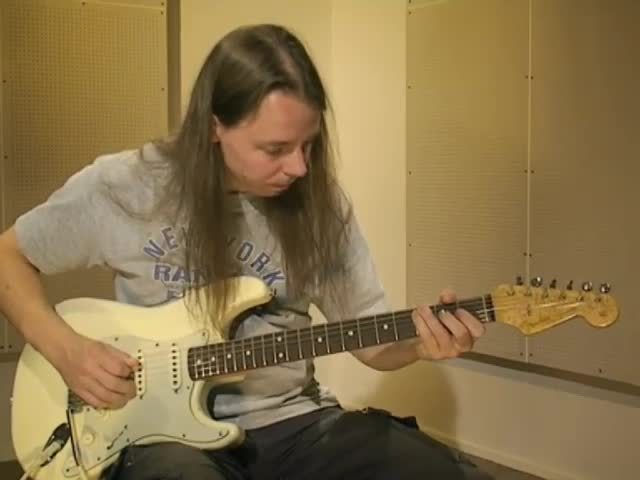 Sotapolulla / Tuomas Wäinölä (soittoesimerkki)