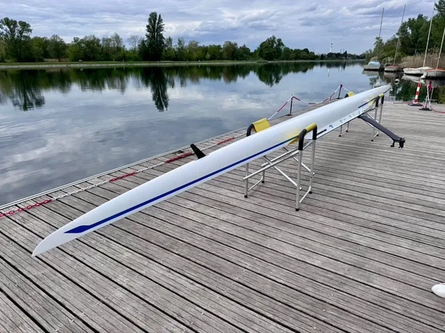 F44 single scull full Carbon in brand new condition - image 2
