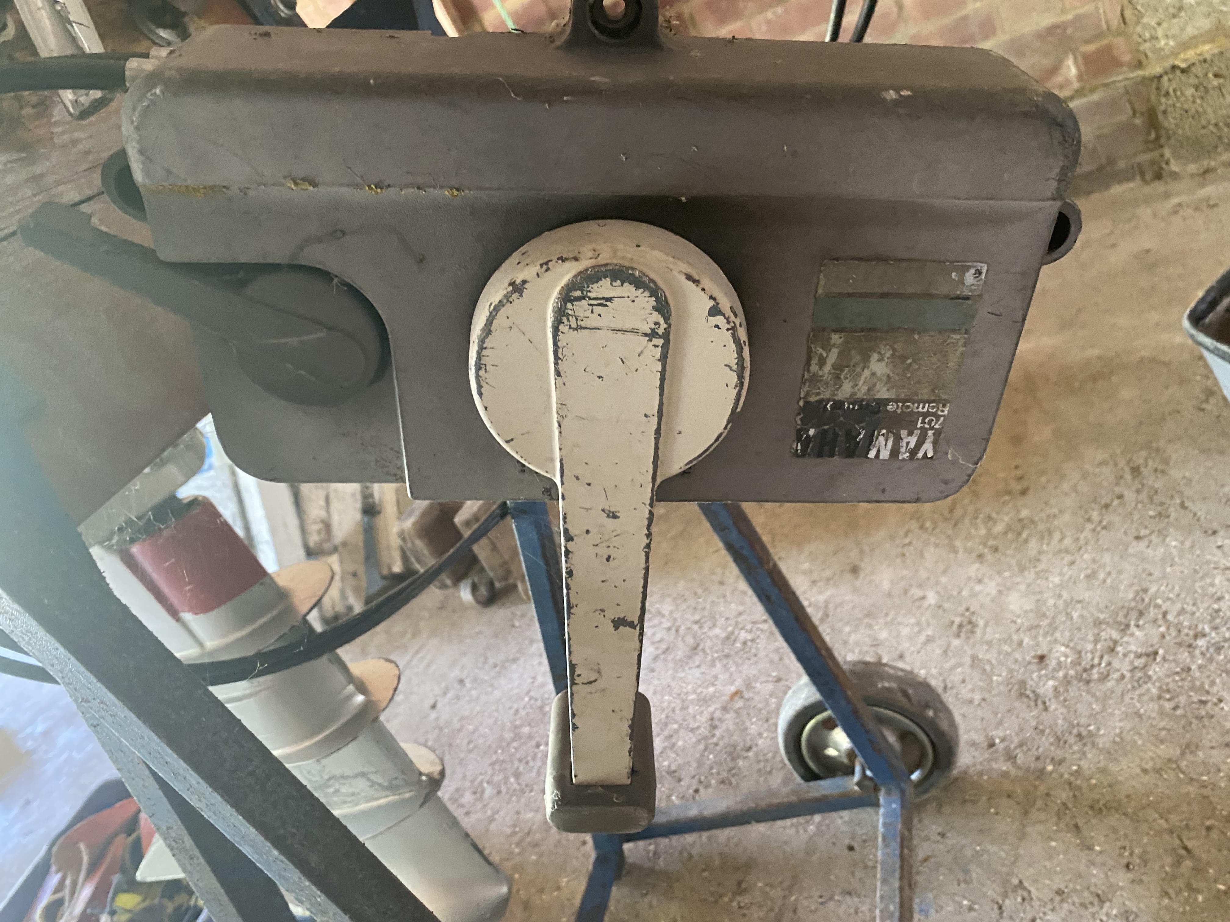 Four stroke Honda BF15A with remote throttle and stand - image 4