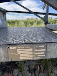 Motiv TC 2500 HDG 4 x 12 Rowing Trailer - image 9