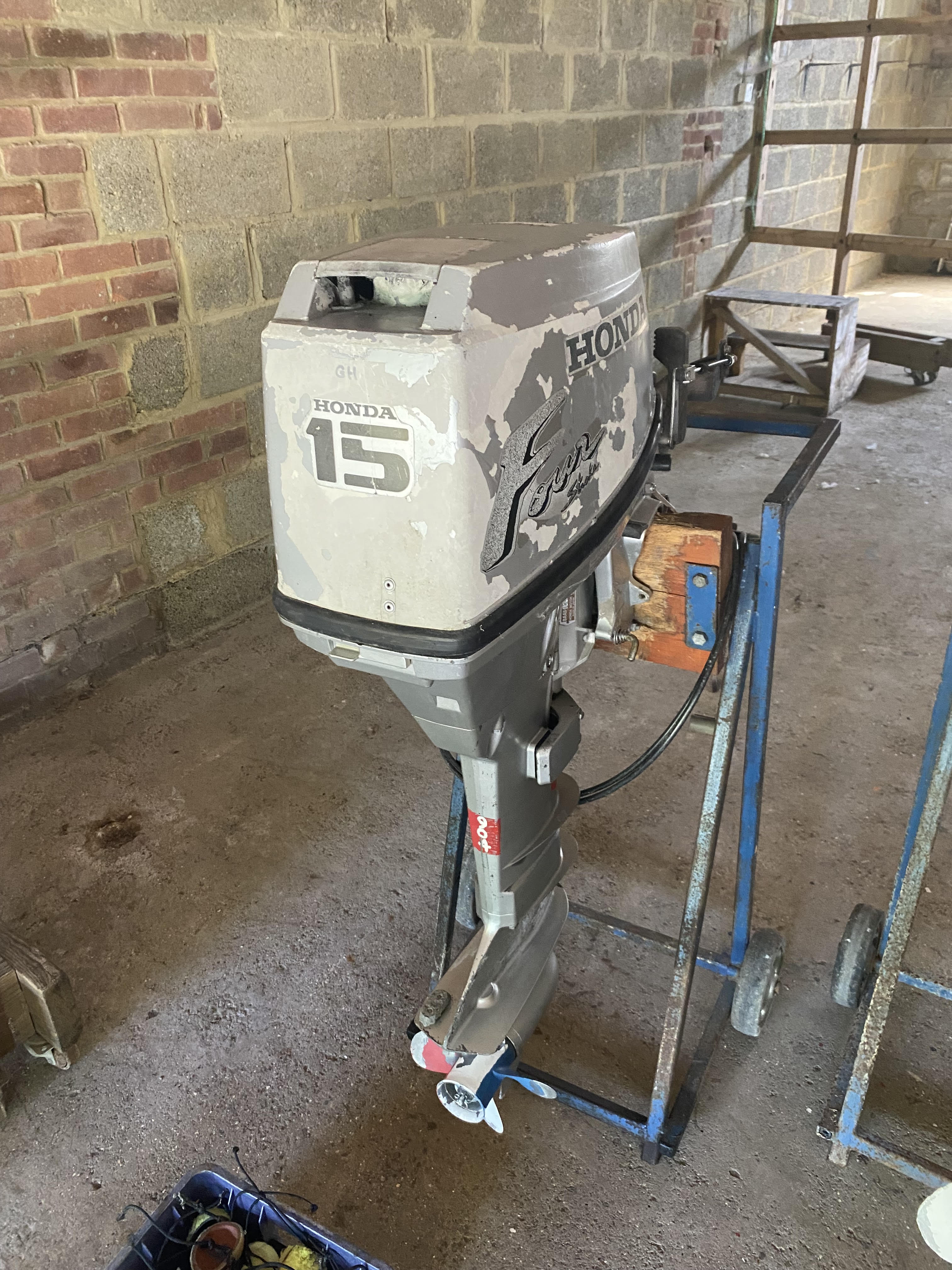 Honda 15hp 4 stroke outboard - image 2