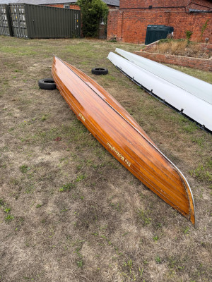 Browns of Durham clinker tub 2x/+ with wooden sculls