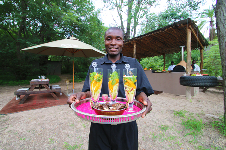Waiter Luvita