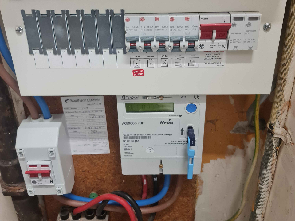 Taz Electrician work photo 1