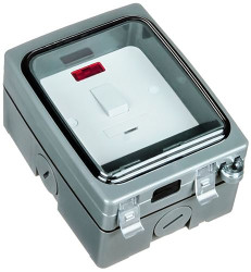 Bezpiecznik 13A Timeguard i wyłącznikiem 230V ac Montaż powierzchniowy IP66