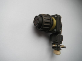 SzU-3 Wtyczka kątowa 3 gniazda