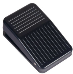 Wyłącznik nożny 105X78 z tworzywa czarny (1NO/1NC) 10A FS01