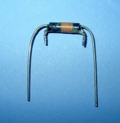 27uH POZI 4x12mm DŁAWIK FERRYT