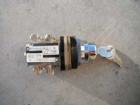 Przełącznik obrotowy tablicowy z kluczykiem XB2.ME22 Telemecanique