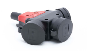 Rozgałęźnik potrójny jednofazowy gumowy 10/16A 2 P+Z PCE 24311-sw