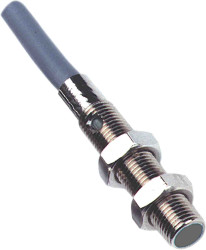 Czujnik zbliżeniowy M5 Indukcyjny 0,8 mm RS PRO Wpuszczany 10 → 30 V dc długość 25mm Gwintowany