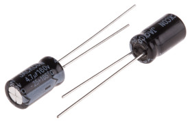 Kondensator 4.7μF 160V dc Radialny, Otwór przelotowy RS PRO roztaw: 2.5mm 6.3 (Dia.) x 11mm