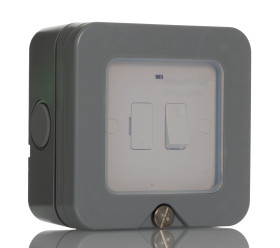 Bezpiecznik 13A BG Electrical i wyłącznikiem 240V IP66