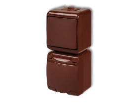 JUNIOR IP54 Wyłącznik schodowy z gniazdem pojedynczym z uziemieniem (klapka brązowa: bez przesłon) brązowy 4WGHP-3 KARLIK