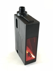 Laserowy czujnik odległości 45LMS-D8LGC1-D4 wraz z uchwytem 45LMS-BKT1