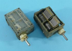 KOND.OBROT.-AGREGAT 320/380pF