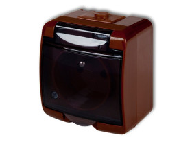 JUNIOR IP54 Gniazdo pojedyncze z uziemieniem (klapka dymna: bez przesłon) brązowy 4GHE-1d KARLIK