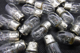 SM27-18W Żarówka 27V 18W wojskowa lotnicza СМ27-18В