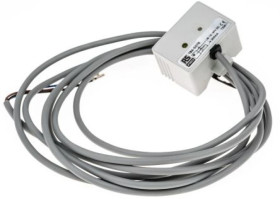 Czujnik pojemnościowy PNP NO w obudowie prostokątnej 15 mA 10→ 30 V DC IP67 60Hz